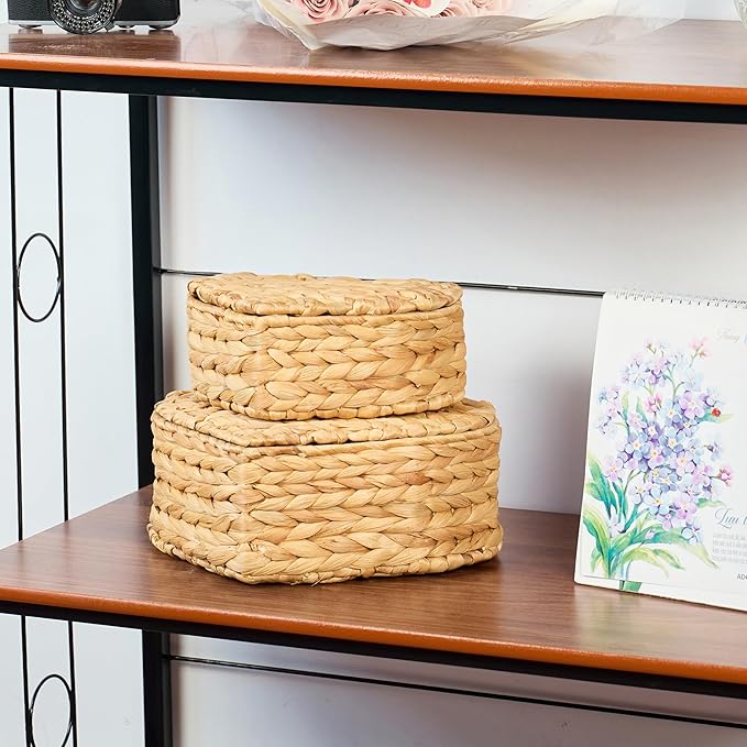 Set of 2 Heart Wicker Storage Bins with Lid, Small Rattan Basket Decorative Boxes, Multipurpose Organizer Display Boxes for Shelf Organizer, Boho Rattan Box for Home Decoration