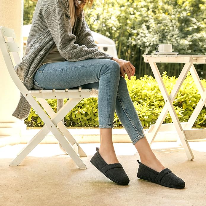 HomeTop Women's Comfy Loafer Slippers Lightweight Memory Foam Non-slip Indoor House Shoes